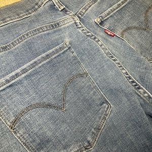 Levi’s 314 shaping stretch